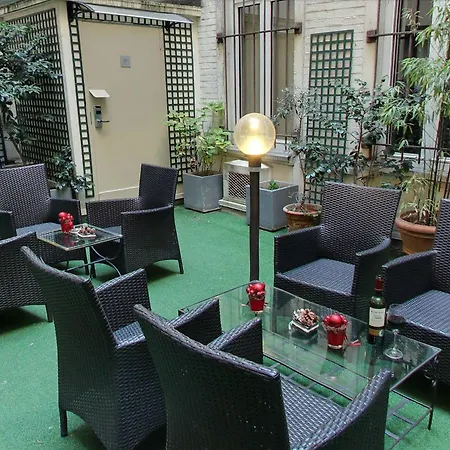 Margaux Opéra Montmartre Hotel 3*