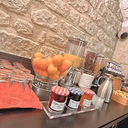 Margaux Opera Montmartre Hotel