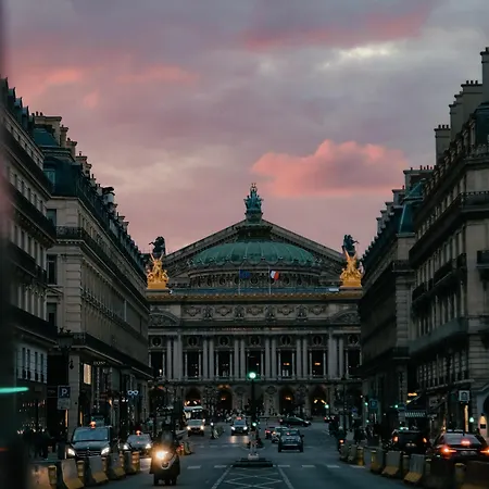 Margaux Opéra Montmartre