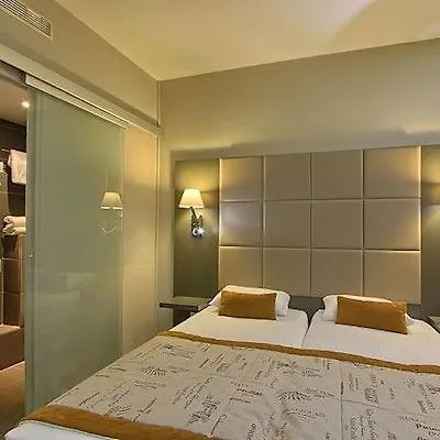 Margaux Opéra Montmartre 3*