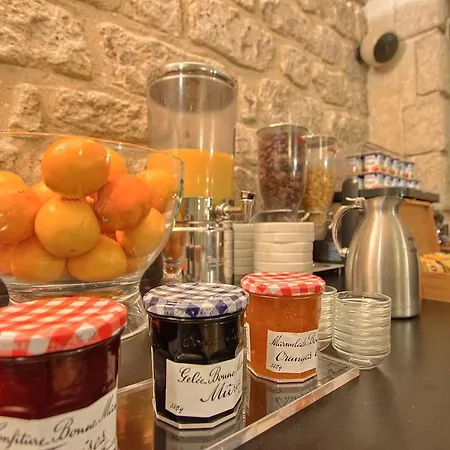 Margaux Opéra Montmartre Hotel París