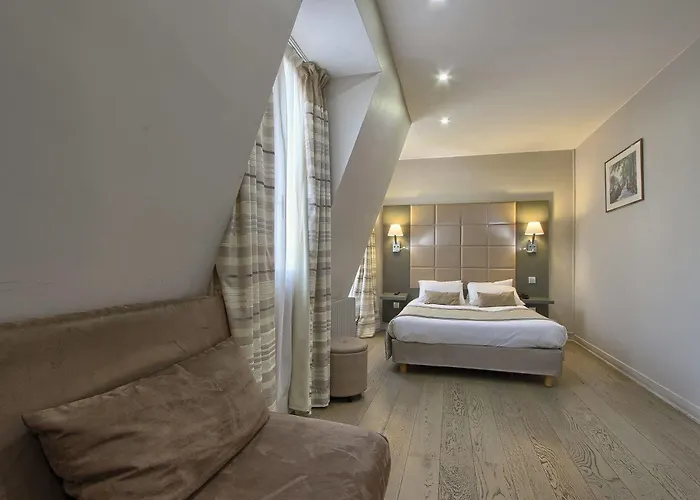 Margaux Opéra Montmartre Hotel 3*